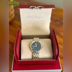 ferragamo cuir bracelet ladies watch